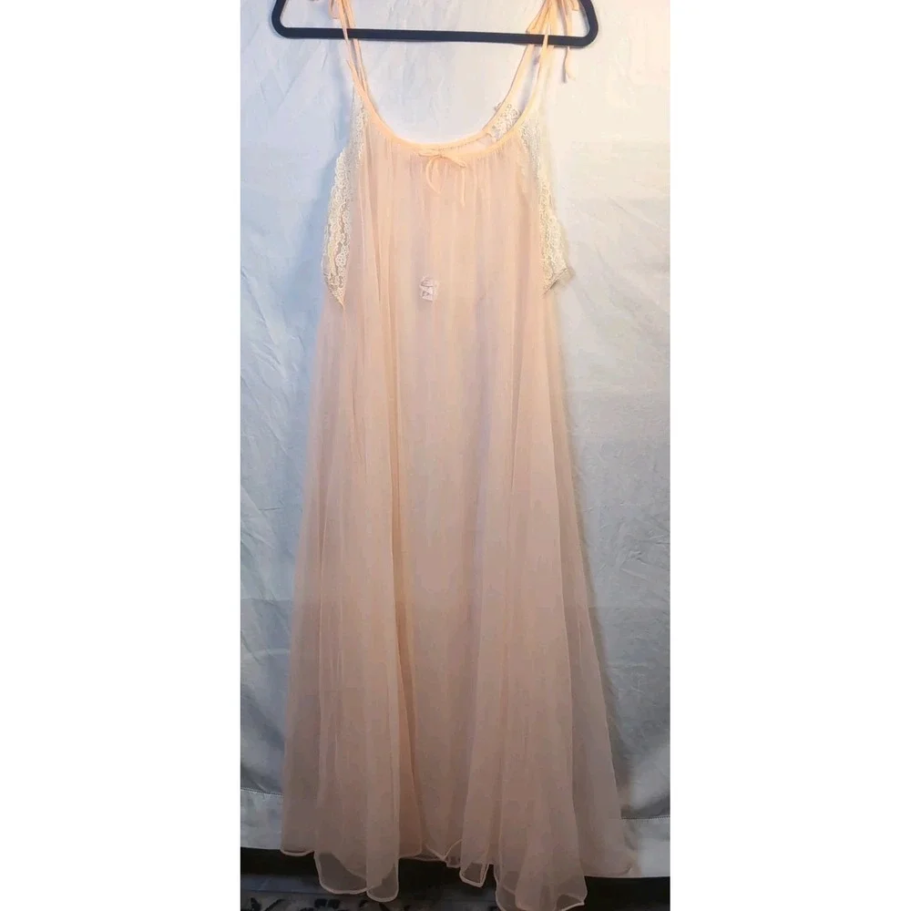 12 Vintage Women's Clothing Lot 1960's-1980's Intimates Nightgowns, Housecoats